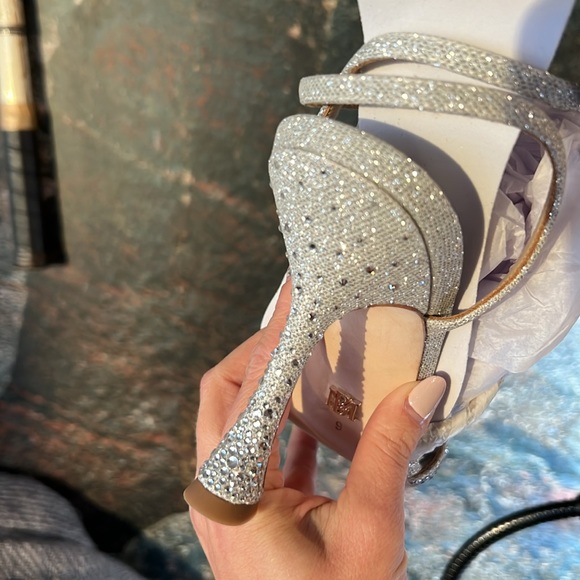 Badgley Mischka Sally Curvy Heel Stiletto Sandal - Picture 11 of 11